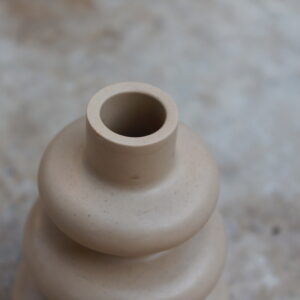 grand vase déco salon · vase effet pierre · vase artisanal beige · vase pampa fleurs séchées · vase design minimaliste