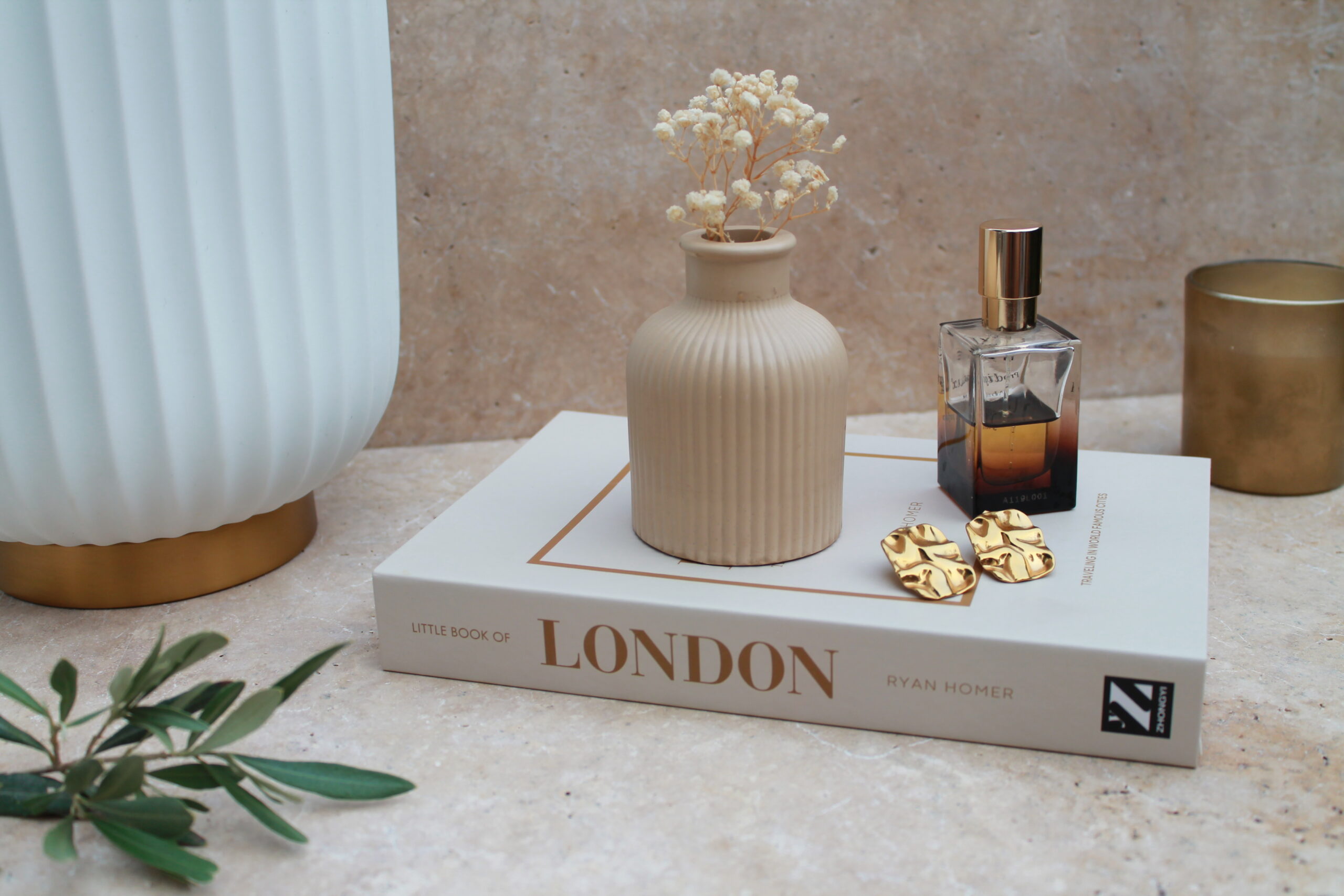vase sable galbe pierre minérale · mini vase design premium · vase sculptural artisanal · objet déco minéral salon · mini vase large. idée cadeau artisanal . fait main en France