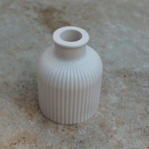 vase galbe pierre minérale · mini vase design premium · vase sculptural artisanal · objet déco minéral salon · mini vase large. idée cadeau artisanal . fait main en France