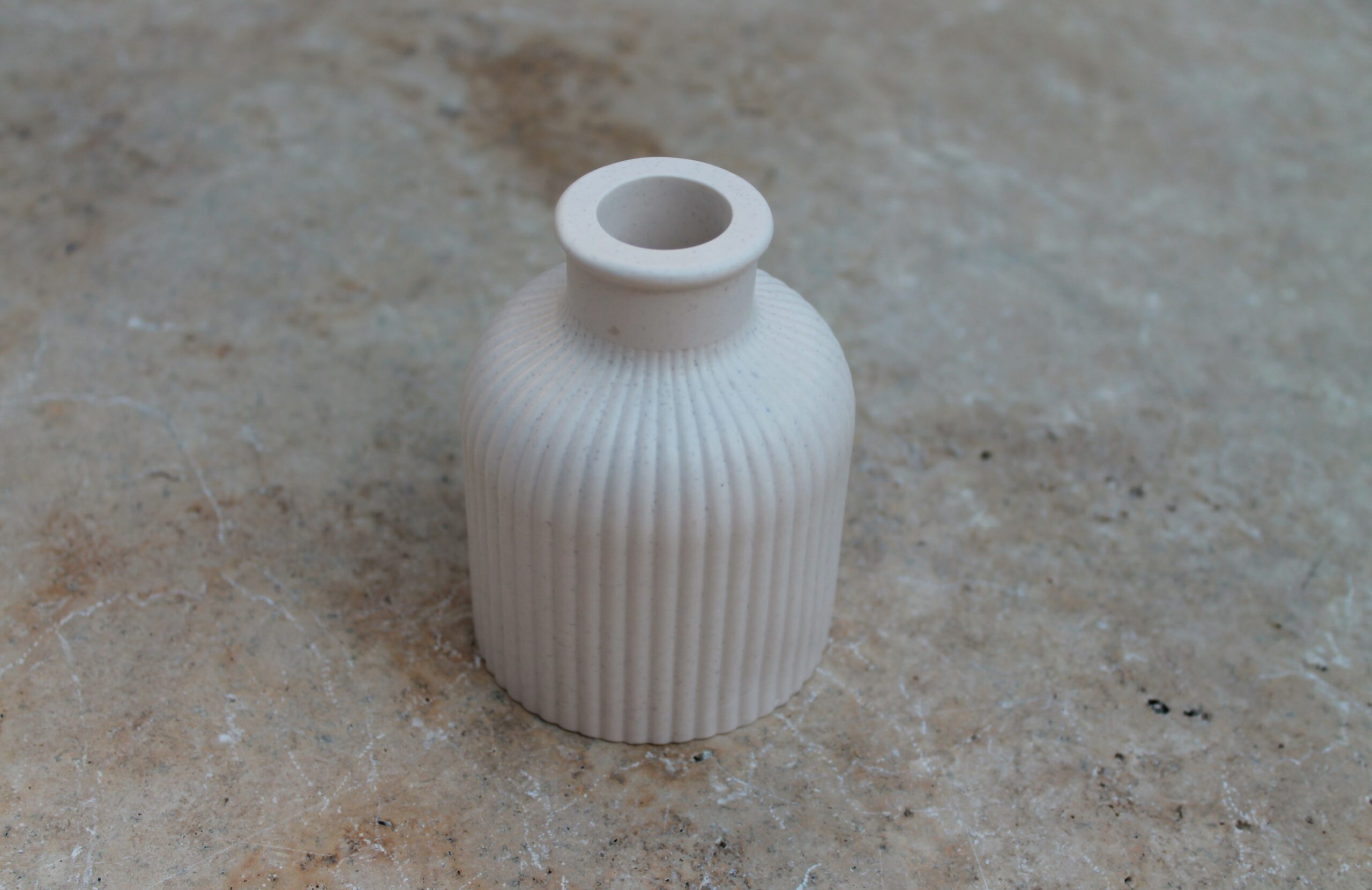 vase galbe pierre minérale · mini vase design premium · vase sculptural artisanal · objet déco minéral salon · mini vase large. idée cadeau artisanal . fait main en France